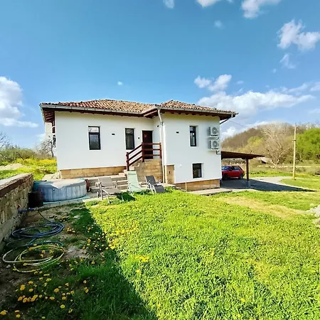 Semesterbostad Bachvarov House бъчваровата къща *